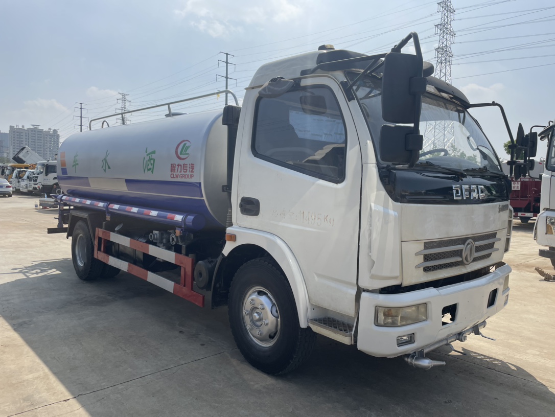  1??車型：10方灑水車 2??年份：2016年11月 3??發動機：朝柴140馬力，國四 4??底盤配置：東風多利卡，3800軸距，六檔變速箱， 5??上裝
